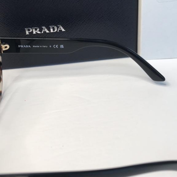💯 - Authentic  New Prada PR 13YS UAO0A7 52 Ladies Sunglasses - Picture 13 of 13
